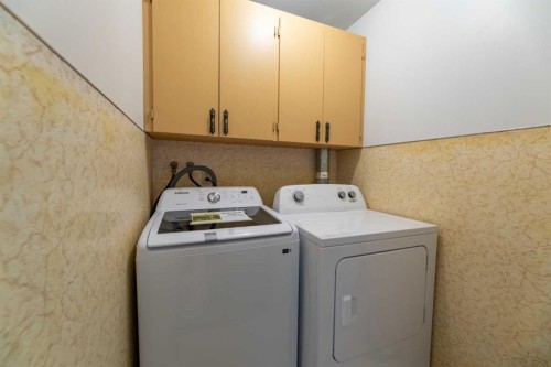 548 Mountain Street, Hinton, AB - Indoor Photo Showing Laundry Room