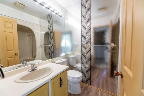 548 Mountain Street, Hinton, AB - Indoor Photo Showing Bathroom