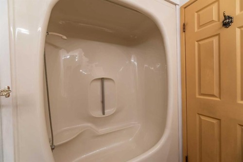 548 Mountain Street, Hinton, AB - Indoor Photo Showing Bathroom