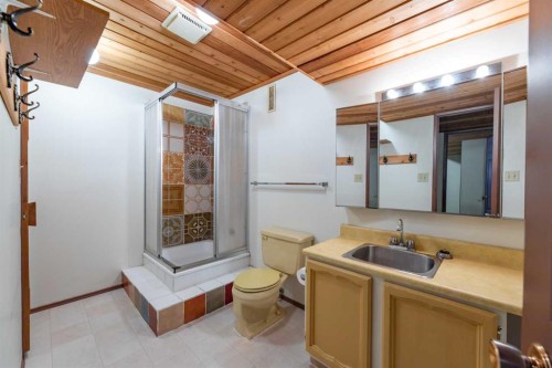 548 Mountain Street, Hinton, AB - Indoor Photo Showing Other Room