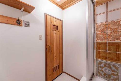 548 Mountain Street, Hinton, AB - Indoor Photo Showing Other Room