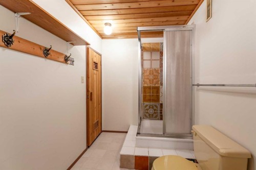 548 Mountain Street, Hinton, AB - Indoor Photo Showing Other Room