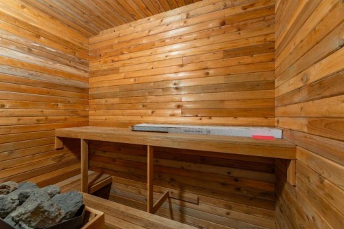 548 Mountain Street, Hinton, AB - Indoor Photo Showing Other Room
