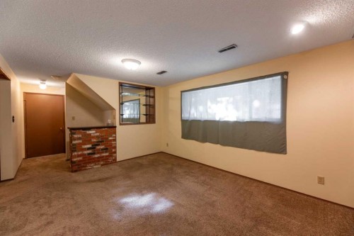 548 Mountain Street, Hinton, AB - Indoor Photo Showing Other Room