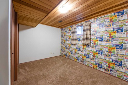 548 Mountain Street, Hinton, AB - Indoor Photo Showing Other Room