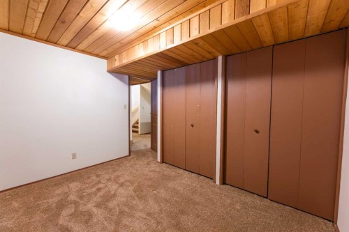 548 Mountain Street, Hinton, AB - Indoor Photo Showing Other Room
