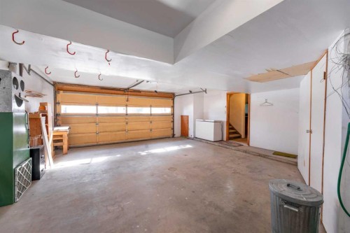 548 Mountain Street, Hinton, AB - Indoor Photo Showing Garage