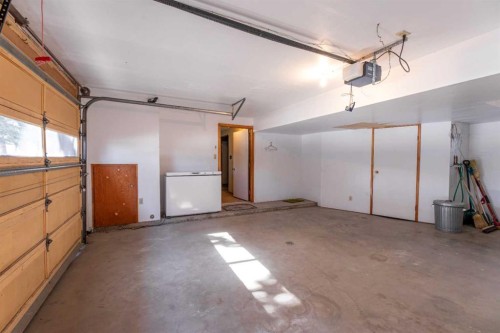 548 Mountain Street, Hinton, AB - Indoor Photo Showing Garage