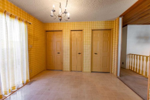548 Mountain Street, Hinton, AB - Indoor Photo Showing Other Room