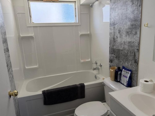 19 Centennial Crescent, Swan Hills, AB - Indoor Photo Showing Bathroom
