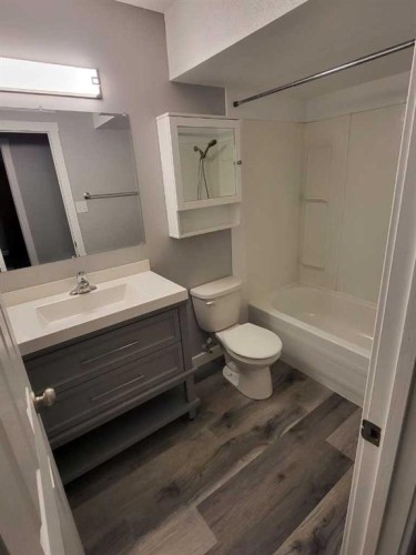6-506 41 Street, Edson, AB - Indoor Photo Showing Bathroom