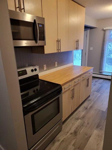 6-506 41 Street, Edson, AB - Indoor Photo Showing Kitchen