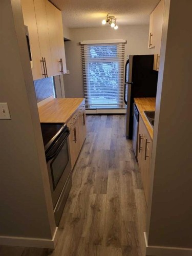 6-506 41 Street, Edson, AB - Indoor Photo Showing Kitchen