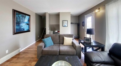 4347 9Th Avenue, Edson, AB - Indoor Photo Showing Living Room