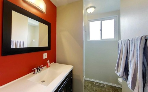 4347 9Th Avenue, Edson, AB - Indoor Photo Showing Bathroom