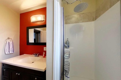 4347 9Th Avenue, Edson, AB - Indoor Photo Showing Bathroom