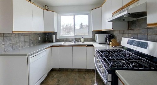 4347 9Th Avenue, Edson, AB - Indoor Photo Showing Kitchen With Double Sink
