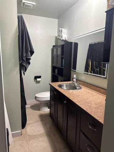 501 7 Avenue, Fox Creek, AB - Indoor Photo Showing Bathroom