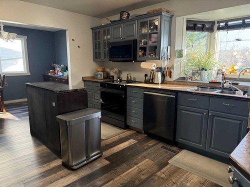 501 7 Avenue, Fox Creek, AB - Indoor Photo Showing Kitchen With Double Sink