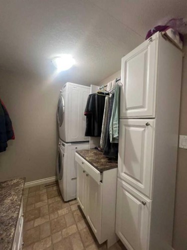 4238 5 Avenue, Edson, AB - Indoor Photo Showing Laundry Room
