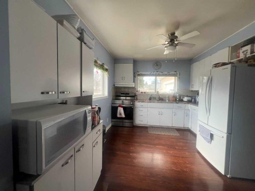4238 5 Avenue, Edson, AB - Indoor Photo Showing Kitchen