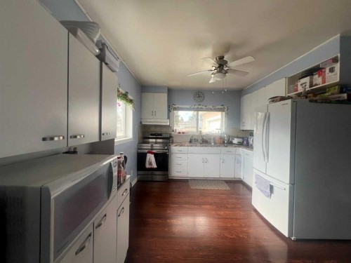 4238 5 Avenue, Edson, AB - Indoor Photo Showing Kitchen