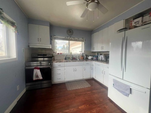 4238 5 Avenue, Edson, AB - Indoor Photo Showing Kitchen