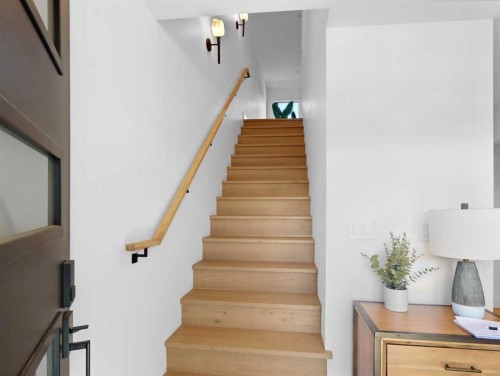 512 8Th Avenue, Canmore, AB - Indoor Photo Showing Other Room