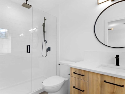 512 8Th Avenue, Canmore, AB - Indoor Photo Showing Bathroom