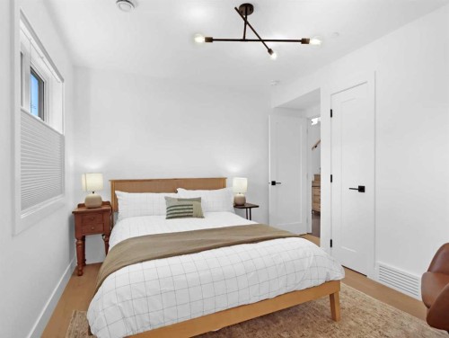 512 8Th Avenue, Canmore, AB - Indoor Photo Showing Bedroom