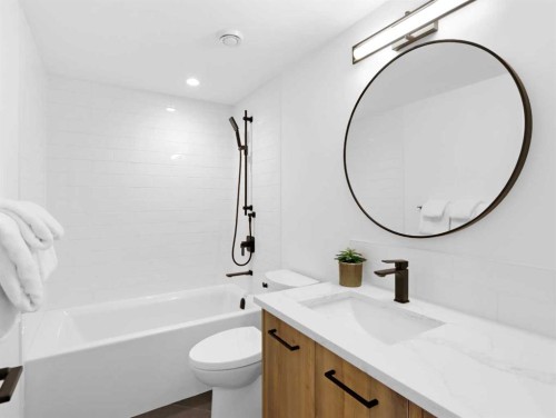 512 8Th Avenue, Canmore, AB - Indoor Photo Showing Bathroom