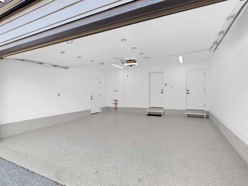 512 8Th Avenue, Canmore, AB - 