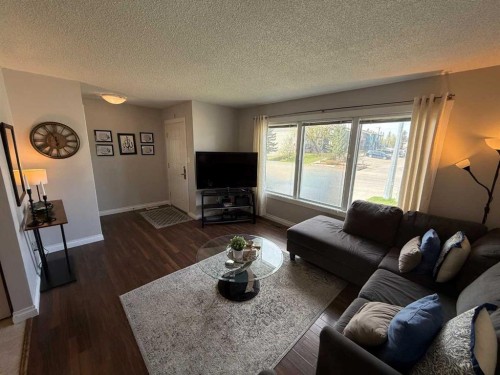458 Collinge Road, Hinton, AB - Indoor Photo Showing Living Room