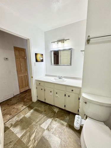611 4 Avenue, Fox Creek, AB - Indoor Photo Showing Other Room