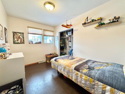 611 4 Avenue, Fox Creek, AB - Indoor Photo Showing Bedroom