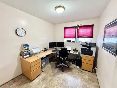 611 4 Avenue, Fox Creek, AB - Indoor Photo Showing Office