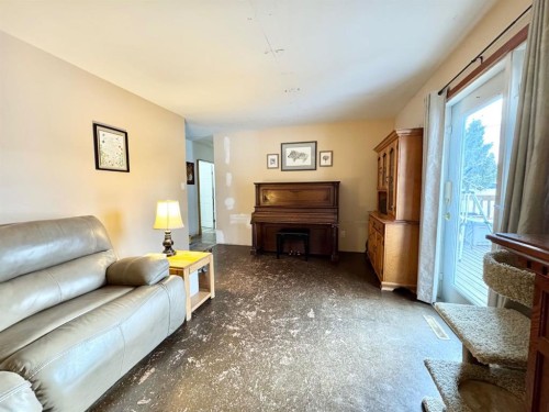 611 4 Avenue, Fox Creek, AB - Indoor Photo Showing Living Room
