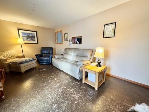 611 4 Avenue, Fox Creek, AB - Indoor Photo Showing Living Room