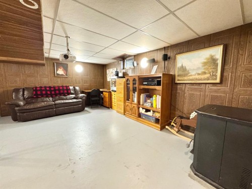 611 4 Avenue, Fox Creek, AB - Indoor