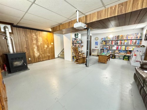 611 4 Avenue, Fox Creek, AB - Indoor