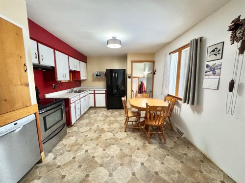 611 4 Avenue, Fox Creek, AB - Indoor