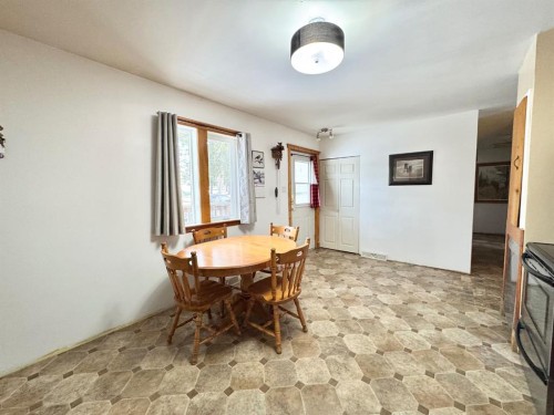 611 4 Avenue, Fox Creek, AB - Indoor Photo Showing Dining Room