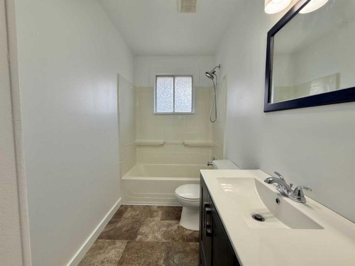 114 Willow Drive, Hinton, AB - Indoor Photo Showing Bathroom