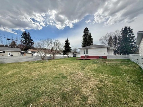 114 Willow Drive, Hinton, AB - Outdoor