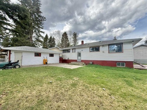 114 Willow Drive, Hinton, AB - Outdoor