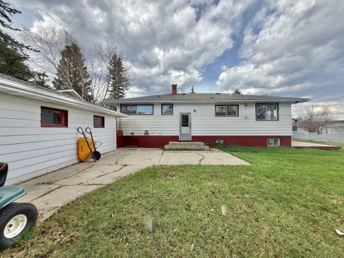 114 Willow Drive, Hinton, AB - Outdoor