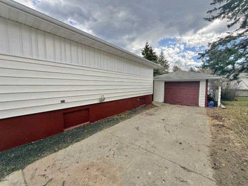 114 Willow Drive, Hinton, AB - Outdoor With Exterior