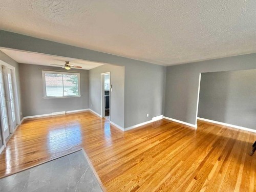 114 Willow Drive, Hinton, AB - Indoor Photo Showing Other Room