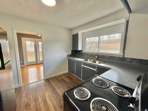 114 Willow Drive, Hinton, AB - Indoor Photo Showing Kitchen With Double Sink
