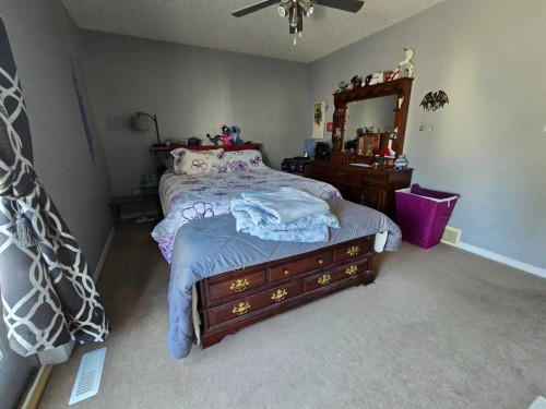 1207 61 Street, Edson, AB - Indoor Photo Showing Bedroom